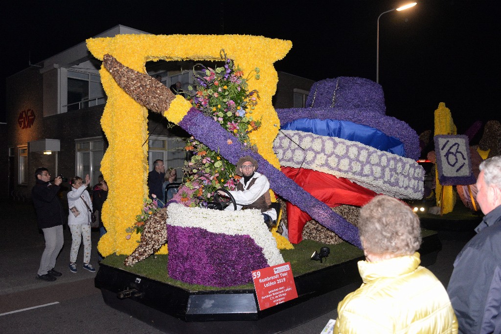 ../Images/Verlicht bloemencorso 2018 092.jpg